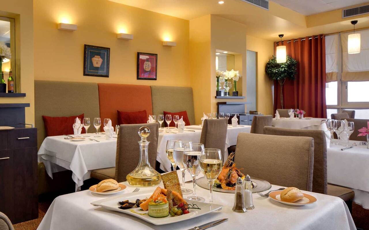 ~ Restaurant & Bar | Restaurant in Lourdes France | Eliséo Hotel